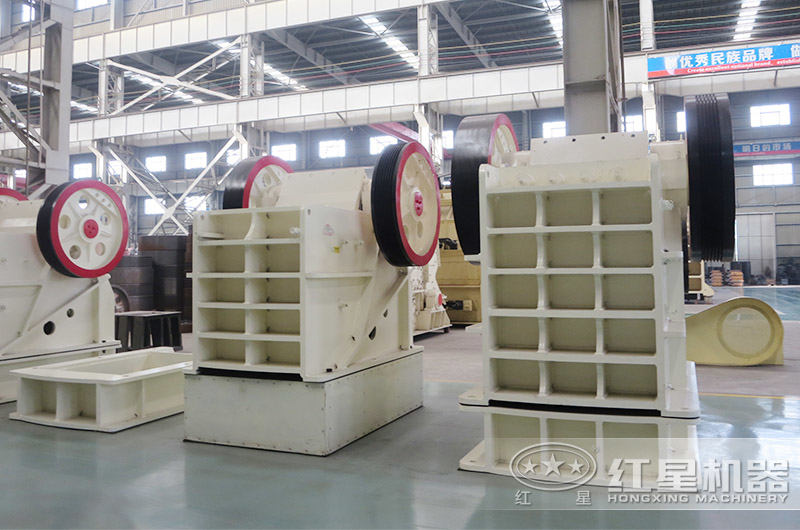 顎式破碎機(jī)對(duì)石料進(jìn)行破碎加工